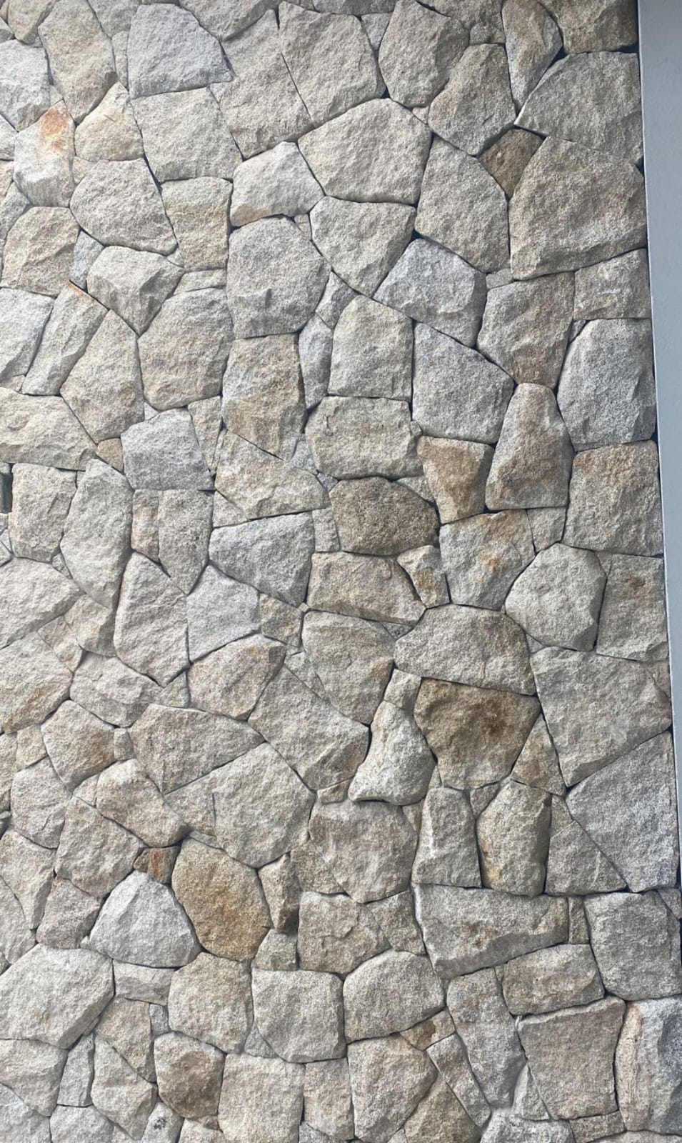 Pedra São Tomé em jardim